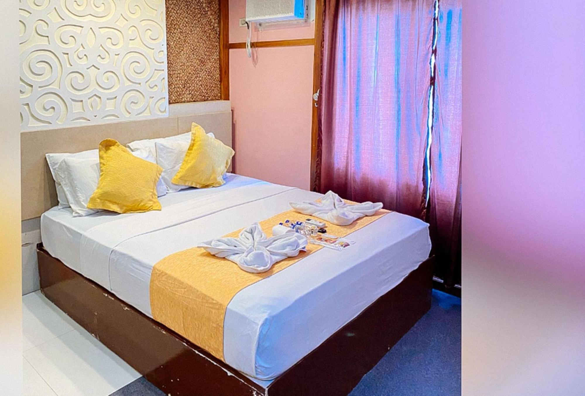 Villa Rosita Hotel Naga City By Reddoorz Naga (Camarines Sur) Exterior foto